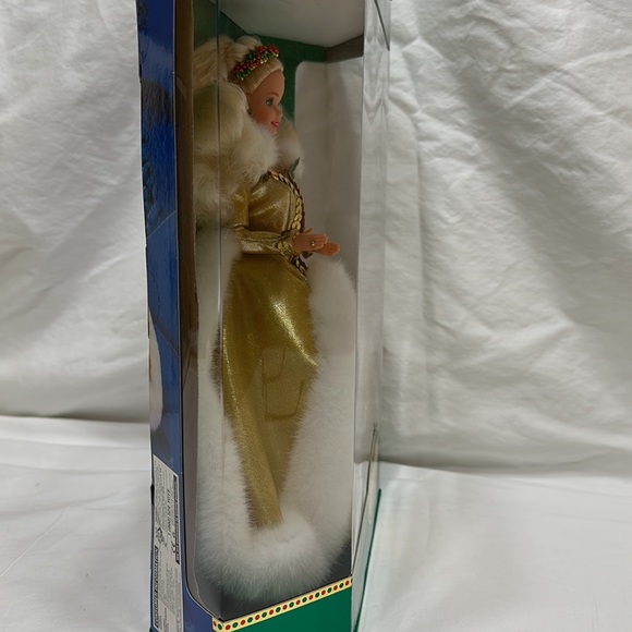 Happy Holidays Barbie - Picture 12 of 12